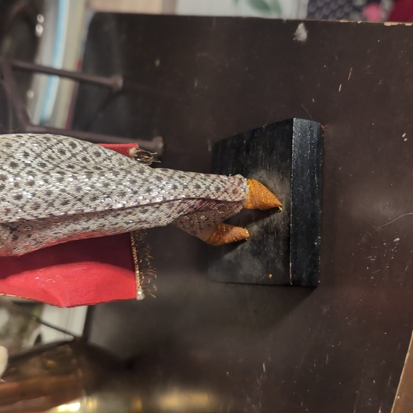 AVAILABLE - VTG Handmade Folk Art Siamese dancers W/ gold & silver embellishment - Picture 8 of 11